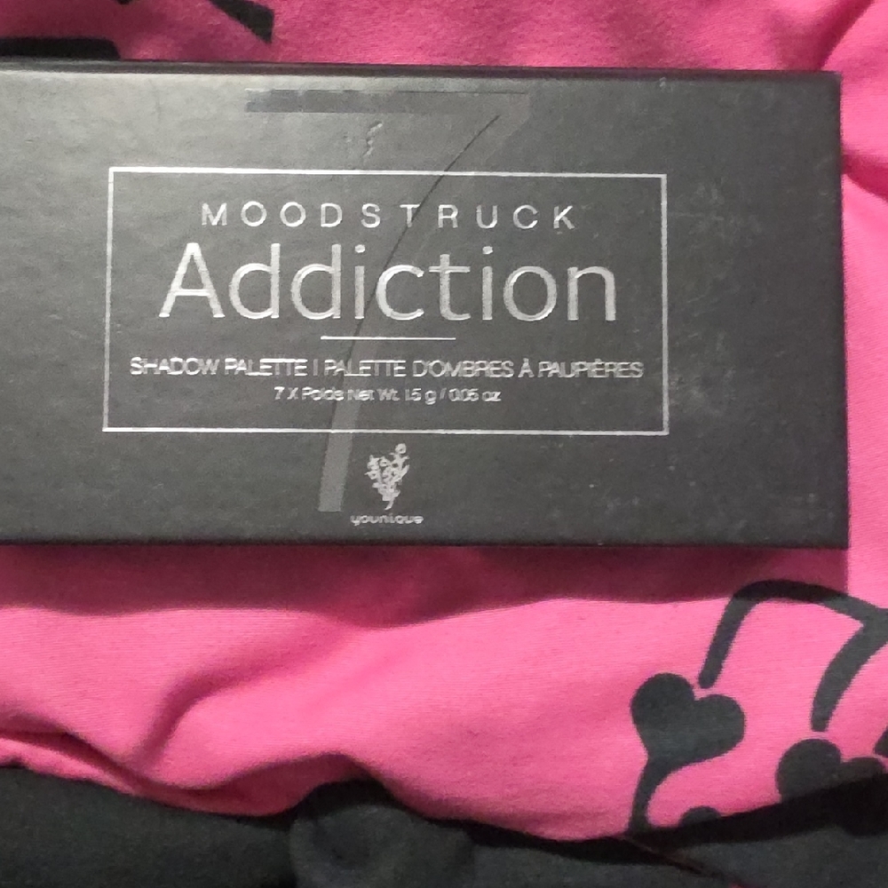 Younique Moodstruck Addiction Eyeshadow